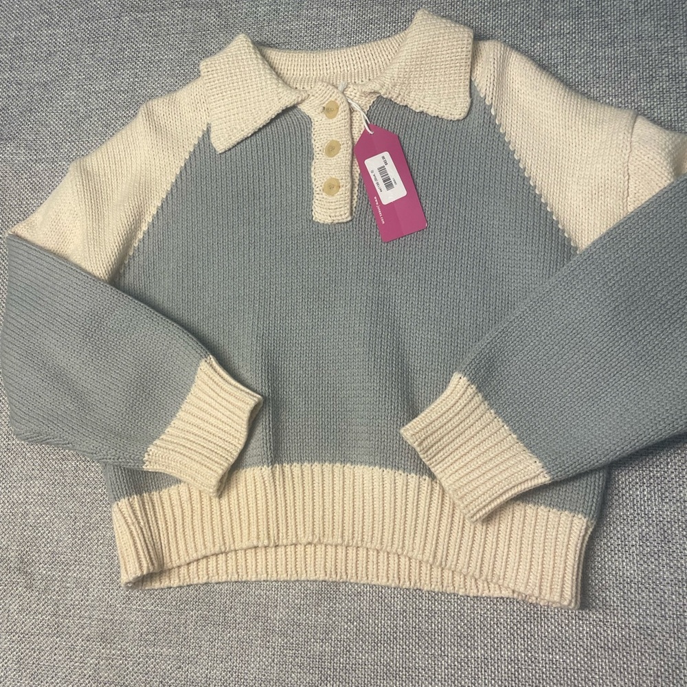 NWT Women’s winter sweater